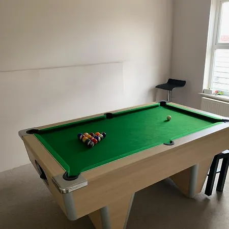 Family Fun Haven: Triple-Level Holiday Home with Games Room Ashford  Exterior photo