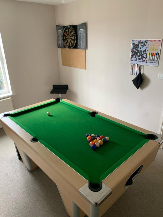 Entire Family Entertainment - 3 X Floors - Free Parking - Games - Private Garden - Workspace And Wifi 112mb - Self Check-in Дом отдыха