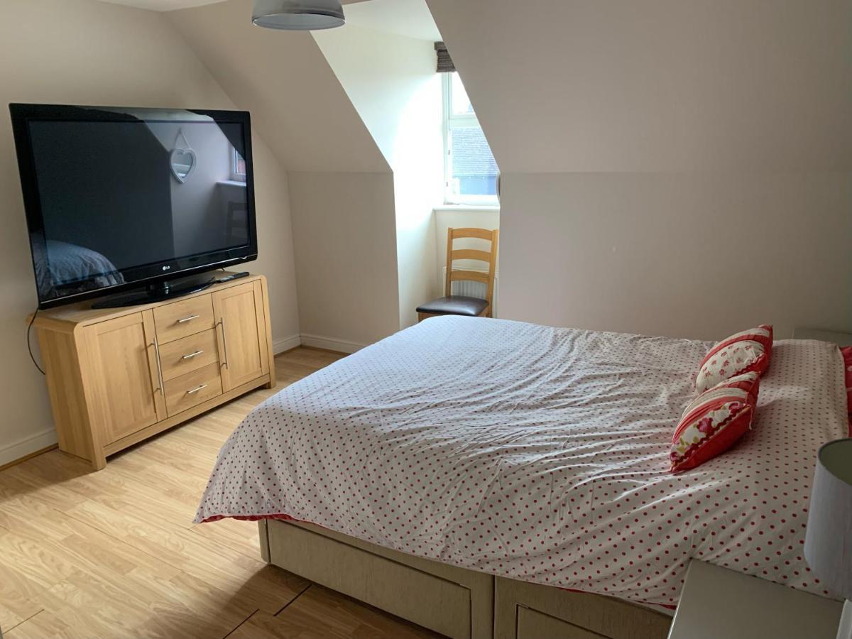 Family Fun Haven: Triple-level With Games * Ashford (Kent)