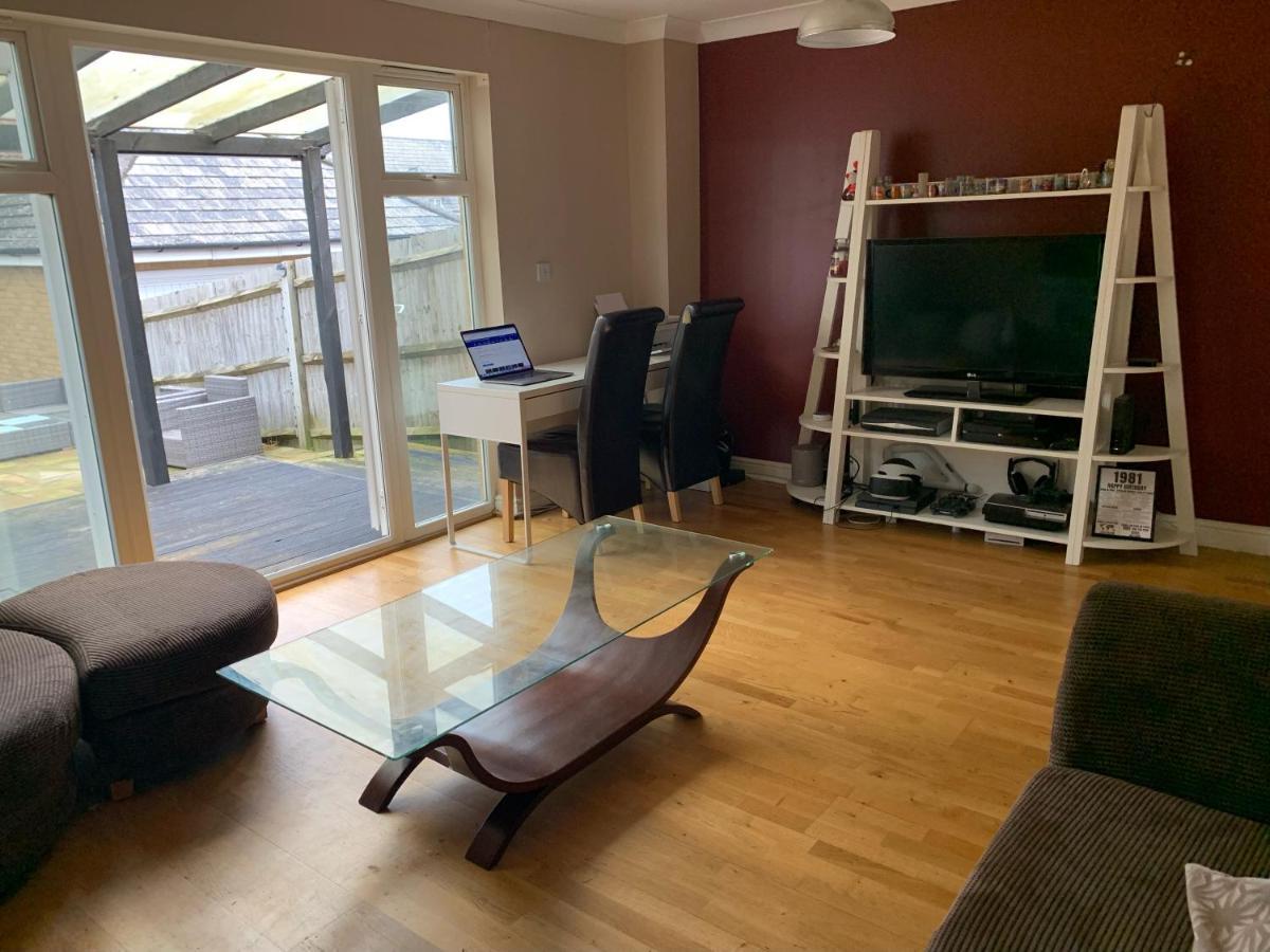 Family Fun Haven: Triple-level With Games Holiday home Ashford (Kent)