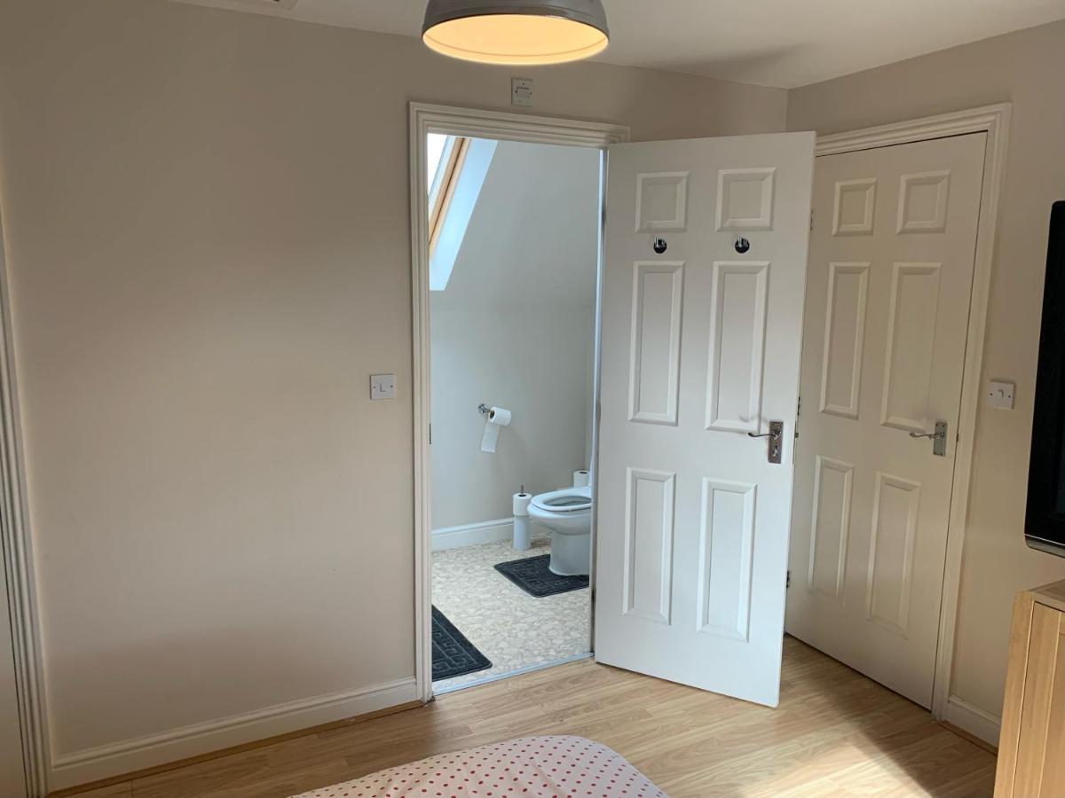 Family Fun Haven: Triple-level With Games Holiday home *